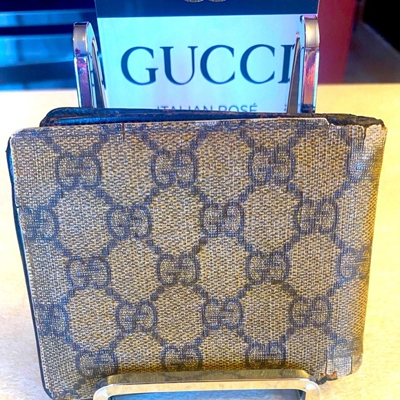 GUCCI Signature “GG” Monogram Wallet - Picture 2 of 13
